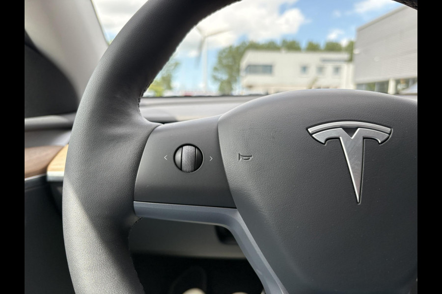 Tesla Model Y Long Range AWD 75 kWh | 93,6% SOH | Leder | Panoramadak | Winterset |