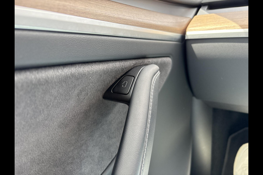 Tesla Model Y Long Range AWD 75 kWh | 93,6% SOH | Leder | Panoramadak | Winterset |