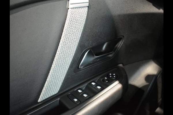 Citroën Ë-C4 You 50 kWh | Ambiance Urban Grey Comfort Seats | Achteruitrijcamera  | Apple CarPlay / Android Auto | Climate Control |