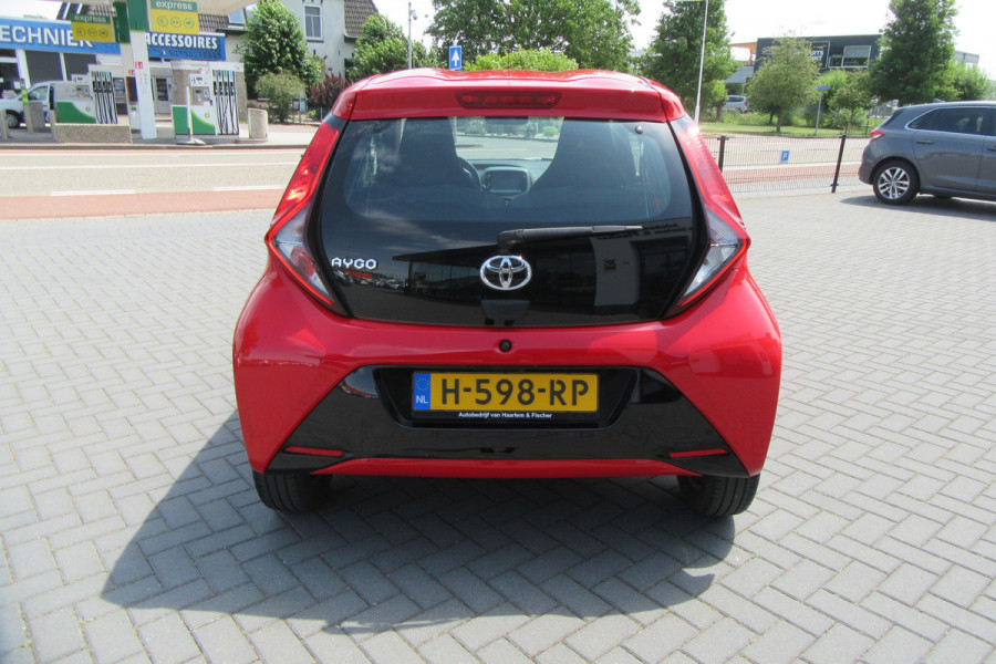 Toyota Aygo 1.0 VVT-i x-play, Camera, Cruise Control, Carplay