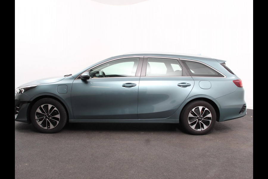 Kia Ceed Sportswagon 1.6 GDI PHEV Automaat DynamicPlusLine Navigatie Apple Carplay Android Auto Camera Parkeersensoren Adaptive Cruise Control Stoel- en stuurverwarming Climate Control Lichtmetalen velgen