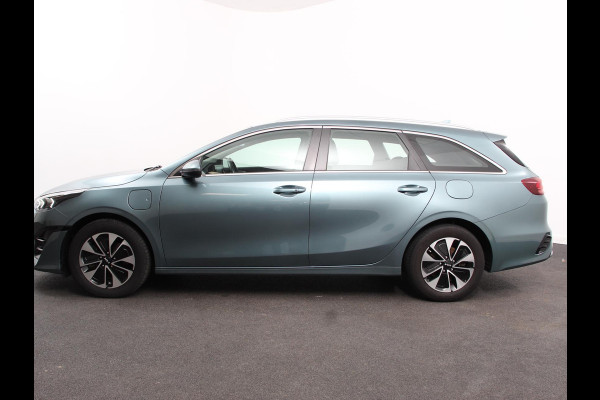 Kia Ceed Sportswagon 1.6 GDI PHEV Automaat DynamicPlusLine Navigatie Apple Carplay Android Auto Camera Parkeersensoren Adaptive Cruise Control Stoel- en stuurverwarming Climate Control Lichtmetalen velgen