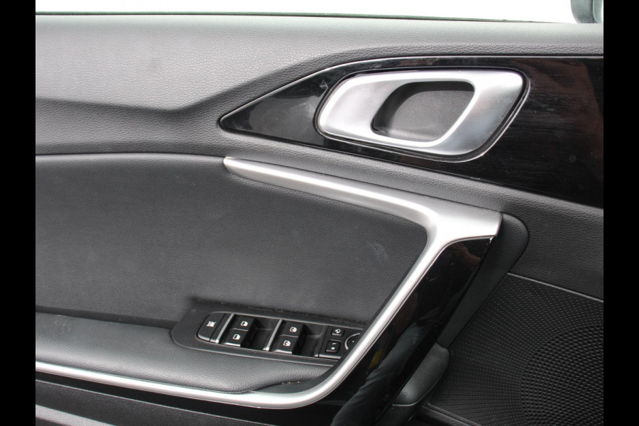 Kia Ceed Sportswagon 1.6 GDI PHEV Automaat DynamicPlusLine Navigatie Apple Carplay Android Auto Camera Parkeersensoren Adaptive Cruise Control Stoel- en stuurverwarming Climate Control Lichtmetalen velgen