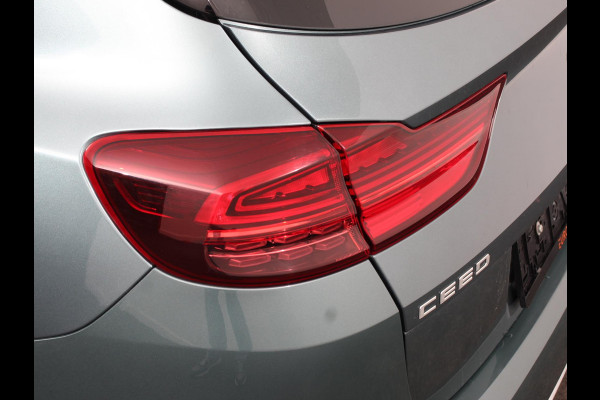 Kia Ceed Sportswagon 1.6 GDI PHEV Automaat DynamicPlusLine Navigatie Apple Carplay Android Auto Camera Parkeersensoren Adaptive Cruise Control Stoel- en stuurverwarming Climate Control Lichtmetalen velgen