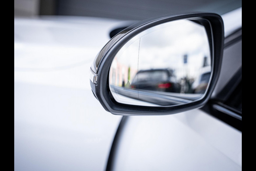 Mercedes-Benz C-Klasse C300 AMG Line - BTW l Pano l 360cam l Sfeerverlichting