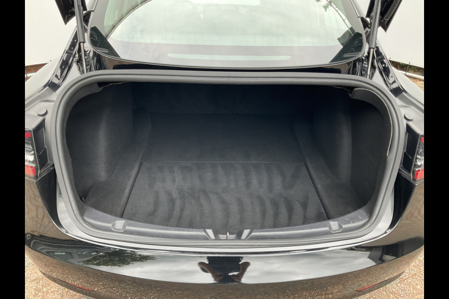 Tesla Model 3 Standard RWD Plus 60 kWh Autopilot Black magic