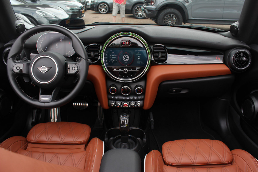 MINI Cabrio 2.0 Cooper S Rockingham GT Edition / Camera / Head-up / Leder / CarPlay / 17'' / Keyless / Windscherm / Stoelverwarming / DAB / Cruise Control