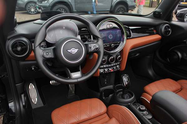 MINI Cabrio 2.0 Cooper S Rockingham GT Edition / Camera / Head-up / Leder / CarPlay / 17'' / Keyless / Windscherm / Stoelverwarming / DAB / Cruise Control