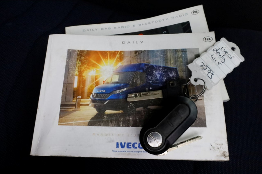 Iveco Daily 35C14 136pk L2H2 Dubbel Lucht/Luchtvering/Inrichting/Trekhaak 3500kg 10-2020