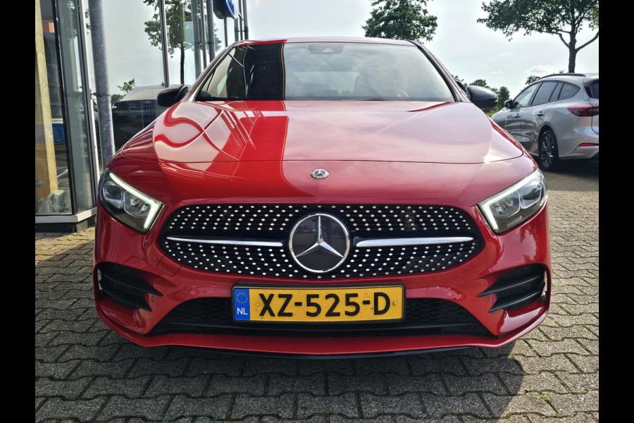 Mercedes-Benz A-Klasse 180 Business Solution AMG Night Upgrade Zéér luxe | Alcantara leder | Stoelverwarming | Achteruitrijcamera | Full led | Virtual cockpit | etc.