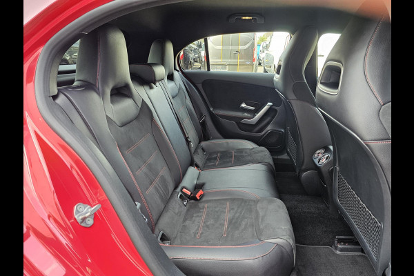Mercedes-Benz A-Klasse 180 Business Solution AMG Night Upgrade Zéér luxe | Alcantara leder | Stoelverwarming | Achteruitrijcamera | Full led | Virtual cockpit | etc.