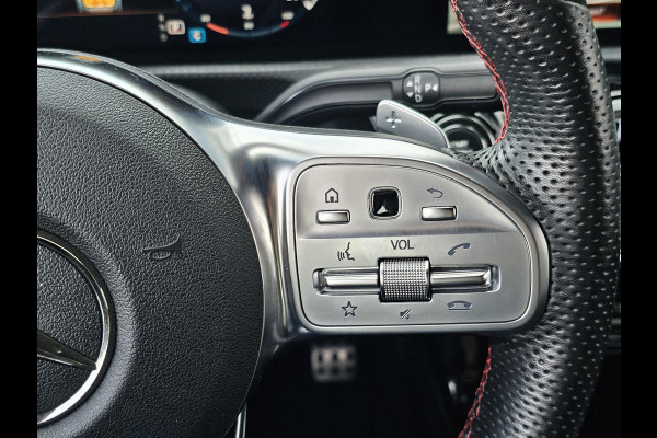 Mercedes-Benz A-Klasse 180 Business Solution AMG Night Upgrade Zéér luxe | Alcantara leder | Stoelverwarming | Achteruitrijcamera | Full led | Virtual cockpit | etc.