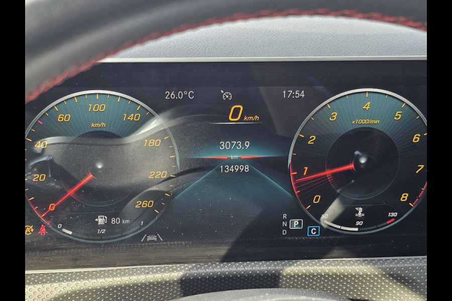 Mercedes-Benz A-Klasse 180 Business Solution AMG Night Upgrade Zéér luxe | Alcantara leder | Stoelverwarming | Achteruitrijcamera | Full led | Virtual cockpit | etc.