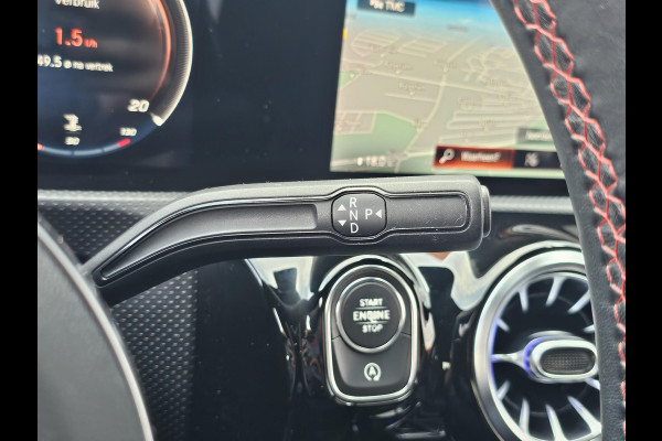 Mercedes-Benz A-Klasse 180 Business Solution AMG Night Upgrade Zéér luxe | Alcantara leder | Stoelverwarming | Achteruitrijcamera | Full led | Virtual cockpit | etc.