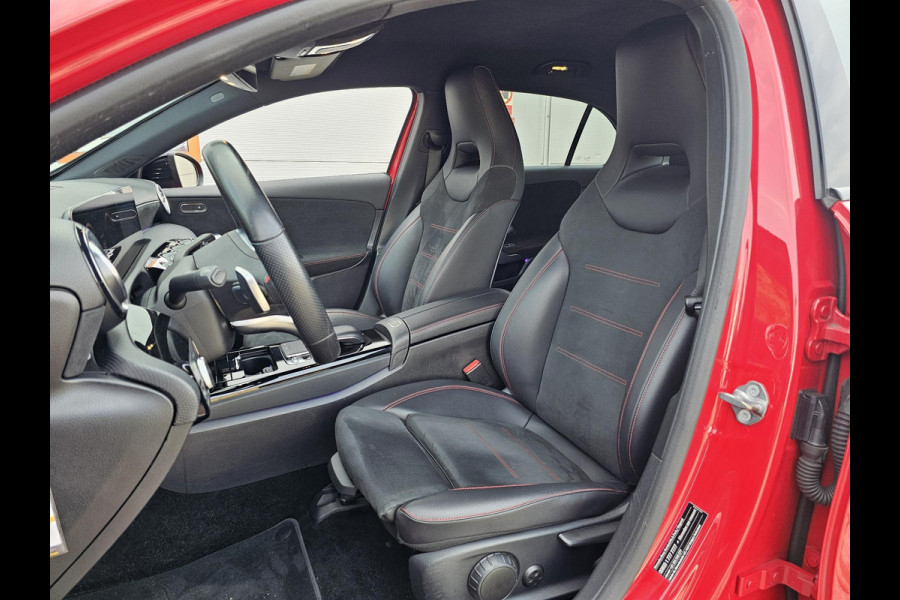 Mercedes-Benz A-Klasse 180 Business Solution AMG Night Upgrade Zéér luxe | Alcantara leder | Stoelverwarming | Achteruitrijcamera | Full led | Virtual cockpit | etc.
