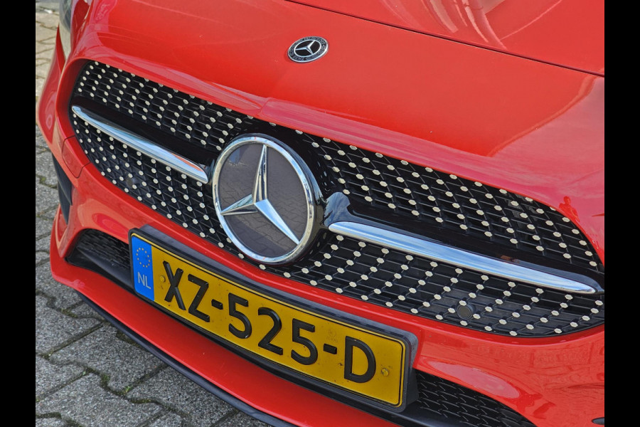 Mercedes-Benz A-Klasse 180 Business Solution AMG Night Upgrade Zéér luxe | Alcantara leder | Stoelverwarming | Achteruitrijcamera | Full led | Virtual cockpit | etc.