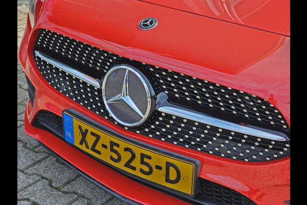 Mercedes-Benz A-Klasse 180 Business Solution AMG Night Upgrade Zéér luxe | Alcantara leder | Stoelverwarming | Achteruitrijcamera | Full led | Virtual cockpit | etc.
