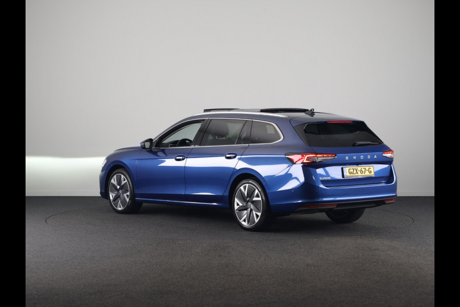 Škoda Superb Combi 1.5 TSI MHEV First Edition 150 pk Automaat (DSG) | Verlengde garantie | Navigatie | Panoramadak | Parkeersensoren (Park assist) | Rondomzicht camera | Matrix LED koplampen |