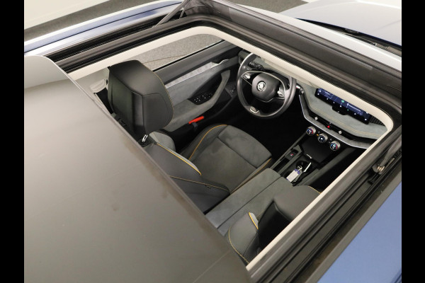 Škoda Superb Combi 1.5 TSI MHEV First Edition 150 pk Automaat (DSG) | Verlengde garantie | Navigatie | Panoramadak | Parkeersensoren (Park assist) | Rondomzicht camera | Matrix LED koplampen |