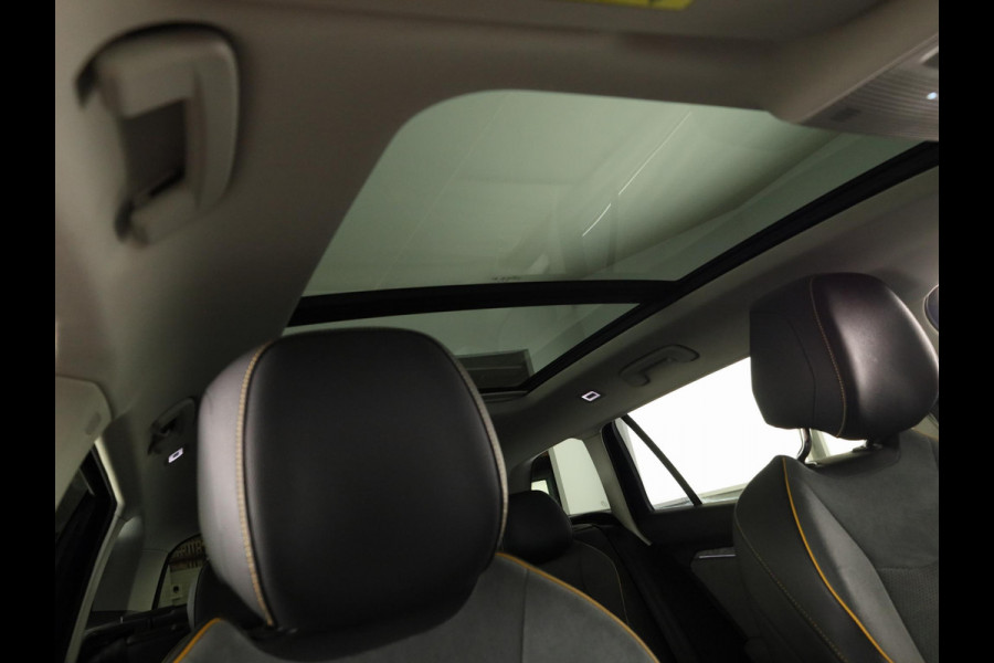 Škoda Superb Combi 1.5 TSI MHEV First Edition 150 pk Automaat (DSG) | Verlengde garantie | Navigatie | Panoramadak | Parkeersensoren (Park assist) | Rondomzicht camera | Matrix LED koplampen |