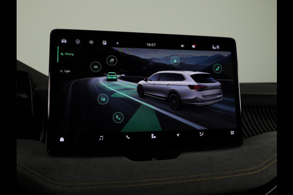 Škoda Superb Combi 1.5 TSI MHEV First Edition 150 pk Automaat (DSG) | Verlengde garantie | Navigatie | Panoramadak | Parkeersensoren (Park assist) | Rondomzicht camera | Matrix LED koplampen |