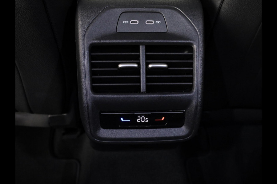 Škoda Superb Combi 1.5 TSI MHEV First Edition 150 pk Automaat (DSG) | Verlengde garantie | Navigatie | Panoramadak | Parkeersensoren (Park assist) | Rondomzicht camera | Matrix LED koplampen |