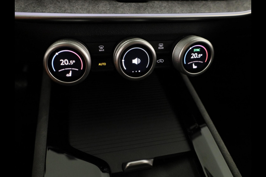 Škoda Superb Combi 1.5 TSI MHEV First Edition 150 pk Automaat (DSG) | Verlengde garantie | Navigatie | Panoramadak | Parkeersensoren (Park assist) | Rondomzicht camera | Matrix LED koplampen |