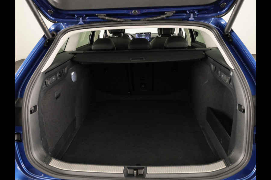 Škoda Superb Combi 1.5 TSI MHEV First Edition 150 pk Automaat (DSG) | Verlengde garantie | Navigatie | Panoramadak | Parkeersensoren (Park assist) | Rondomzicht camera | Matrix LED koplampen |