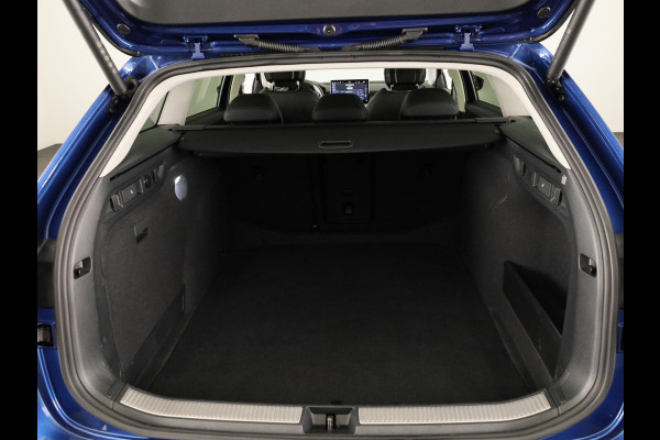 Škoda Superb Combi 1.5 TSI MHEV First Edition 150 pk Automaat (DSG) | Verlengde garantie | Navigatie | Panoramadak | Parkeersensoren (Park assist) | Rondomzicht camera | Matrix LED koplampen |