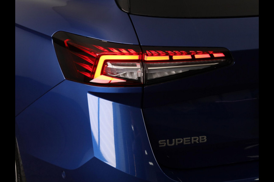 Škoda Superb Combi 1.5 TSI MHEV First Edition 150 pk Automaat (DSG) | Verlengde garantie | Navigatie | Panoramadak | Parkeersensoren (Park assist) | Rondomzicht camera | Matrix LED koplampen |