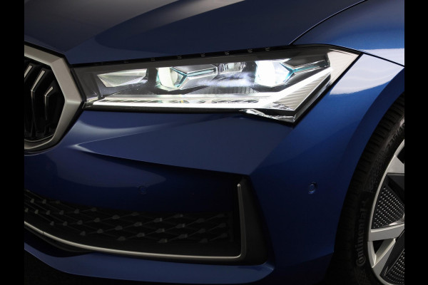 Škoda Superb Combi 1.5 TSI MHEV First Edition 150 pk Automaat (DSG) | Verlengde garantie | Navigatie | Panoramadak | Parkeersensoren (Park assist) | Rondomzicht camera | Matrix LED koplampen |
