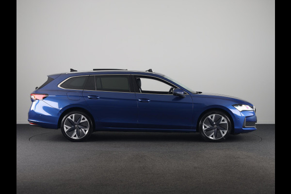 Škoda Superb Combi 1.5 TSI MHEV First Edition 150 pk Automaat (DSG) | Verlengde garantie | Navigatie | Panoramadak | Parkeersensoren (Park assist) | Rondomzicht camera | Matrix LED koplampen |