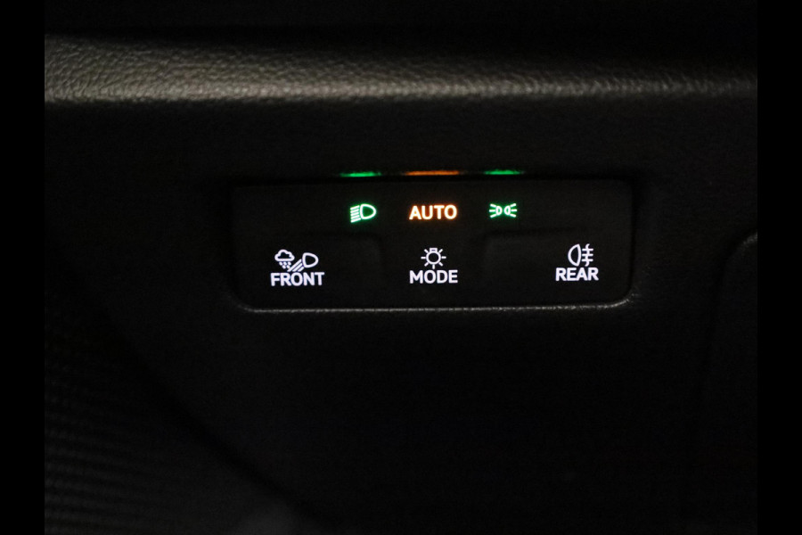 Škoda Superb Combi 1.5 TSI MHEV First Edition 150 pk Automaat (DSG) | Verlengde garantie | Navigatie | Panoramadak | Parkeersensoren (Park assist) | Rondomzicht camera | Matrix LED koplampen |