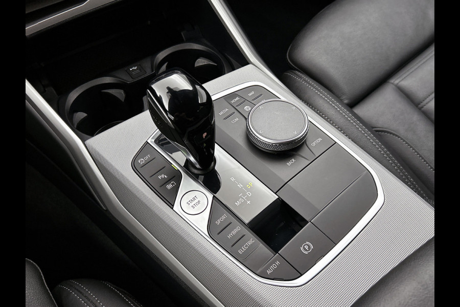 BMW 3 Serie Touring 320e Business Edition Plus(NL-auto, Goed OnderH, Carplay, Trekhaak, Camera, Navi Pro, StoelV, Etc)