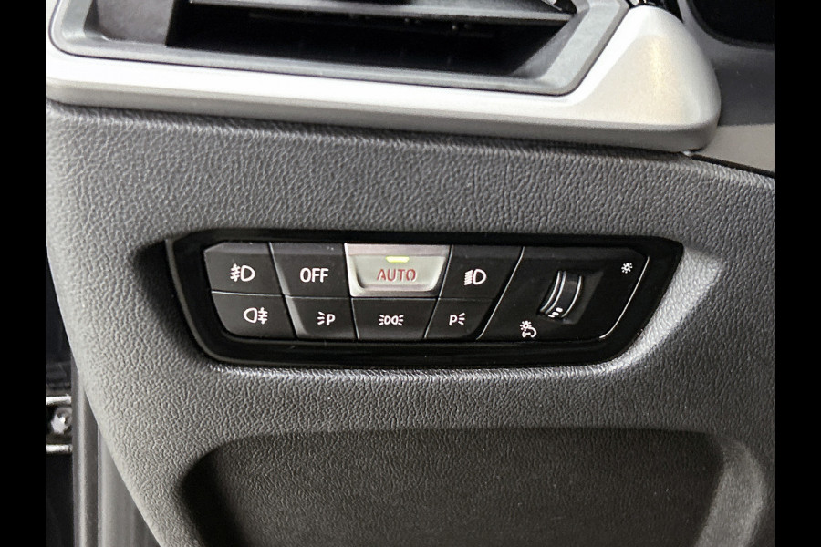 BMW 3 Serie Touring 320e Business Edition Plus(NL-auto, Goed OnderH, Carplay, Trekhaak, Camera, Navi Pro, StoelV, Etc)