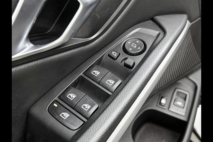 BMW 3 Serie Touring 320e Business Edition Plus(NL-auto, Goed OnderH, Carplay, Trekhaak, Camera, Navi Pro, StoelV, Etc)