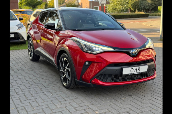 Toyota C-HR 1.8 Hybrid First Edition | Trekhaak, JBL, Apple CarPlay/Android auto, Dodehoekherkenning, Parkeersensoren, Stoelverwarming, LED