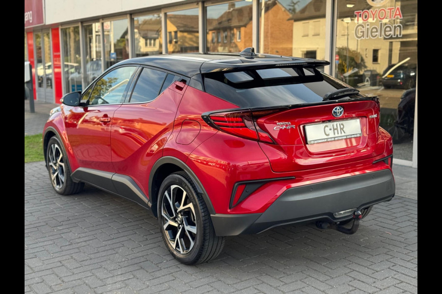 Toyota C-HR 1.8 Hybrid First Edition | Trekhaak, JBL, Apple CarPlay/Android auto, Dodehoekherkenning, Parkeersensoren, Stoelverwarming, LED