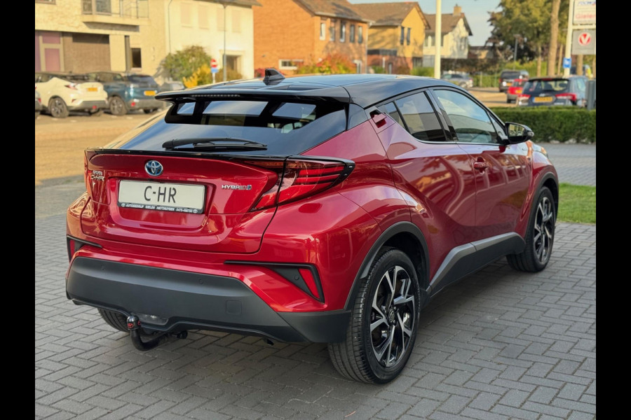 Toyota C-HR 1.8 Hybrid First Edition | Trekhaak, JBL, Apple CarPlay/Android auto, Dodehoekherkenning, Parkeersensoren, Stoelverwarming, LED