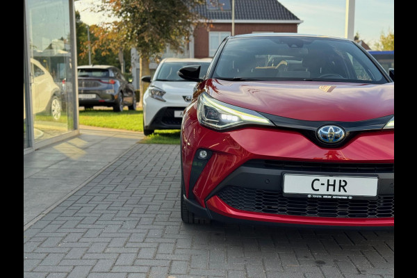 Toyota C-HR 1.8 Hybrid First Edition | Trekhaak, JBL, Apple CarPlay/Android auto, Dodehoekherkenning, Parkeersensoren, Stoelverwarming, LED