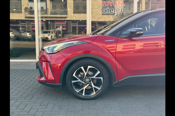 Toyota C-HR 1.8 Hybrid First Edition | Trekhaak, JBL, Apple CarPlay/Android auto, Dodehoekherkenning, Parkeersensoren, Stoelverwarming, LED