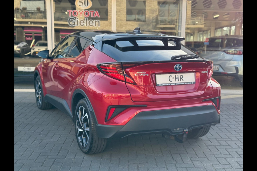 Toyota C-HR 1.8 Hybrid First Edition | Trekhaak, JBL, Apple CarPlay/Android auto, Dodehoekherkenning, Parkeersensoren, Stoelverwarming, LED