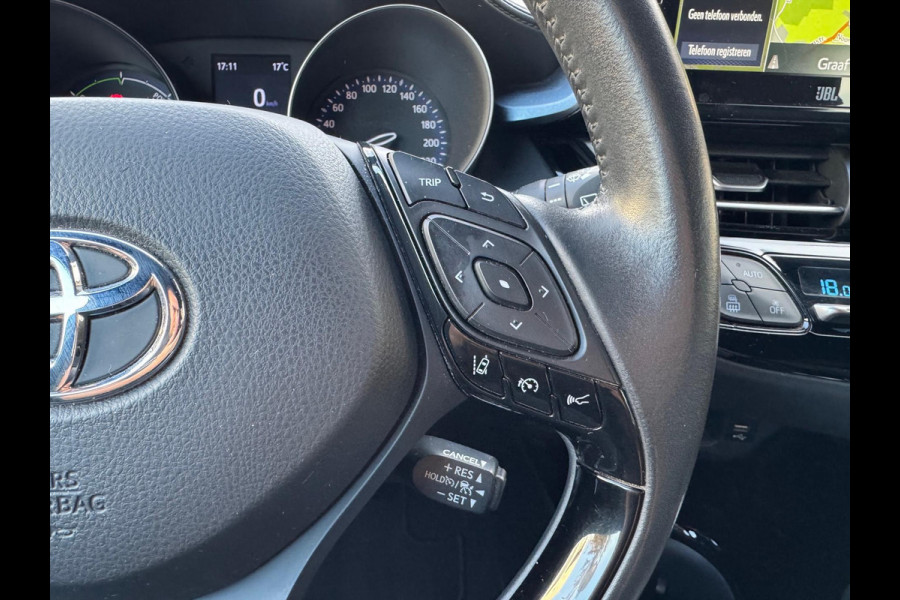 Toyota C-HR 1.8 Hybrid First Edition | Trekhaak, JBL, Apple CarPlay/Android auto, Dodehoekherkenning, Parkeersensoren, Stoelverwarming, LED