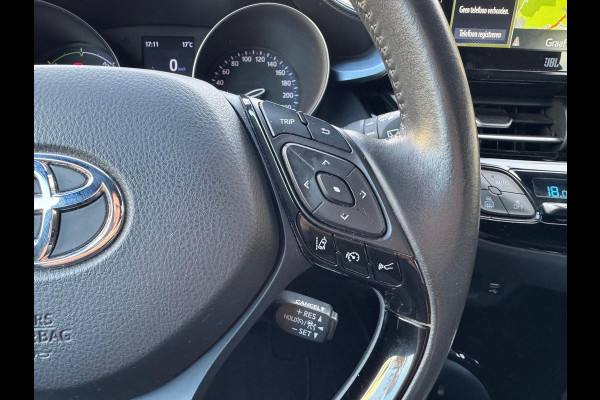 Toyota C-HR 1.8 Hybrid First Edition | Trekhaak, JBL, Apple CarPlay/Android auto, Dodehoekherkenning, Parkeersensoren, Stoelverwarming, LED