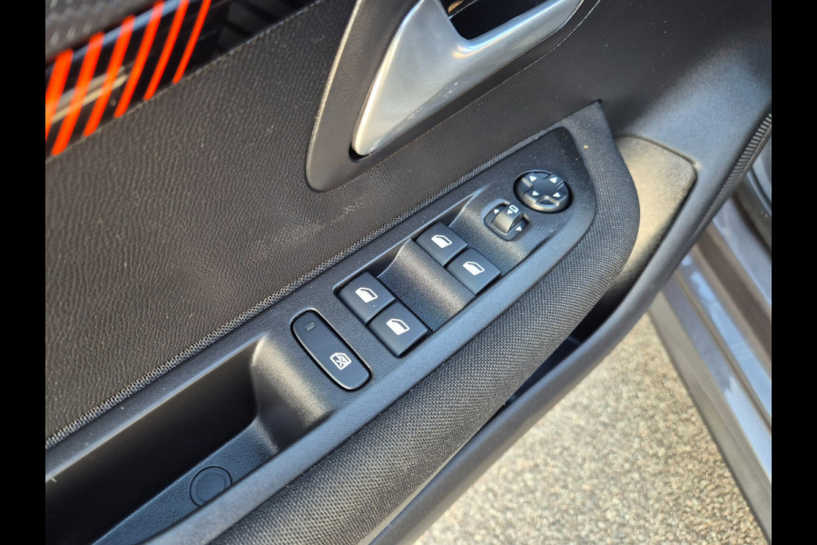 Peugeot 208 1.2 PureTech Active Pack Automaat Carplay LED