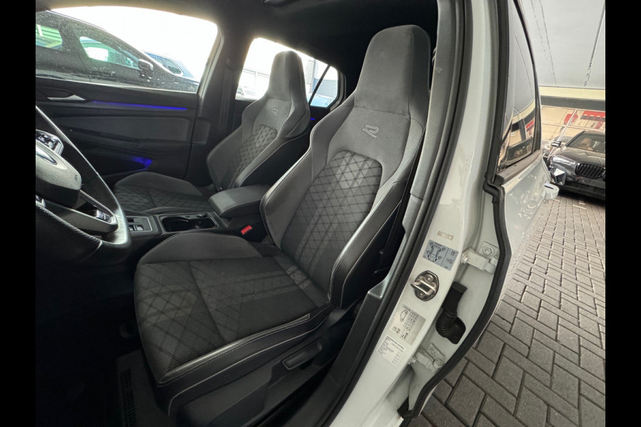 Volkswagen Golf 1.5 eTSI R Line Pano|Sfeer|Dodehoek|Camera