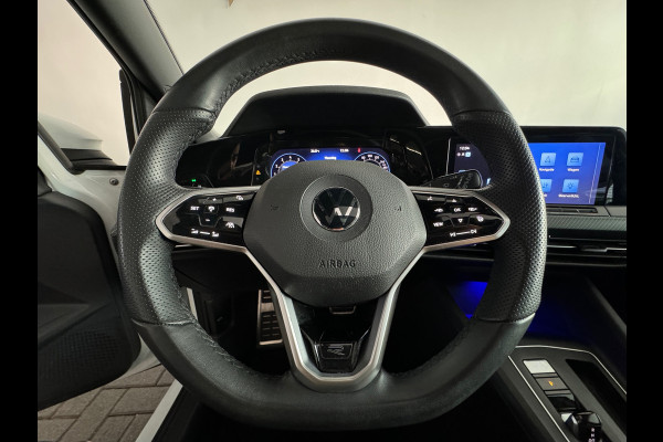 Volkswagen Golf 1.5 eTSI R Line Pano|Sfeer|Dodehoek|Camera