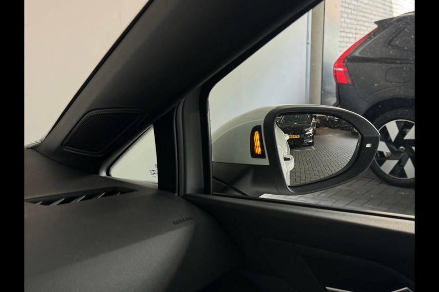 Volkswagen Golf 1.5 eTSI R Line Pano|Sfeer|Dodehoek|Camera