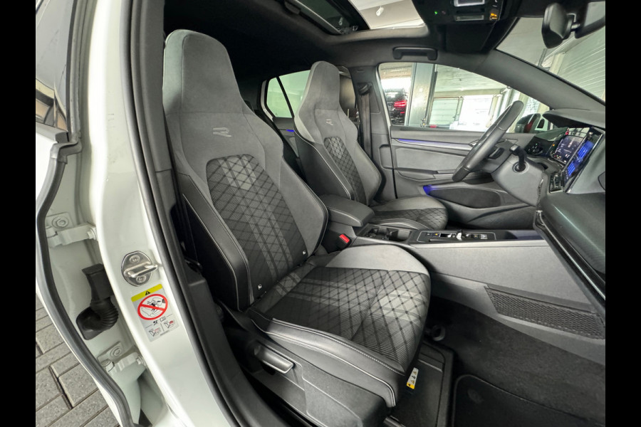 Volkswagen Golf 1.5 eTSI R Line Pano|Sfeer|Dodehoek|Camera