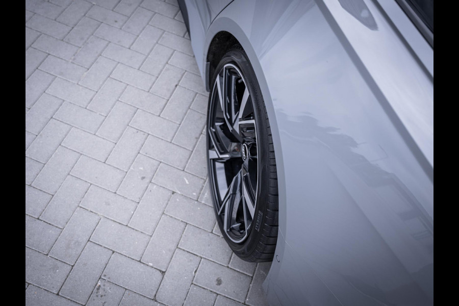 Audi RS6 Avant C8 4.0 V8 TFSI quattro - Dynamic + l Ceramic l 4WS l HUD